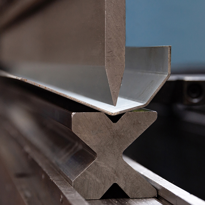 Doblez CNC en lamina metalica